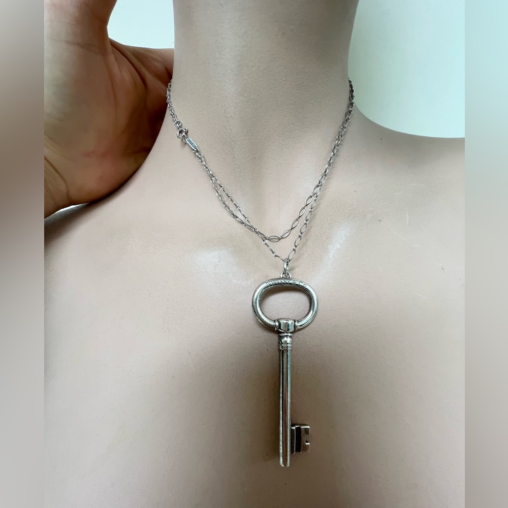 🔴Authentic TIFFANY & CO Sterling Silver Long Chain large KeyPendent Necklace 🔴 - Picture 4 of 13